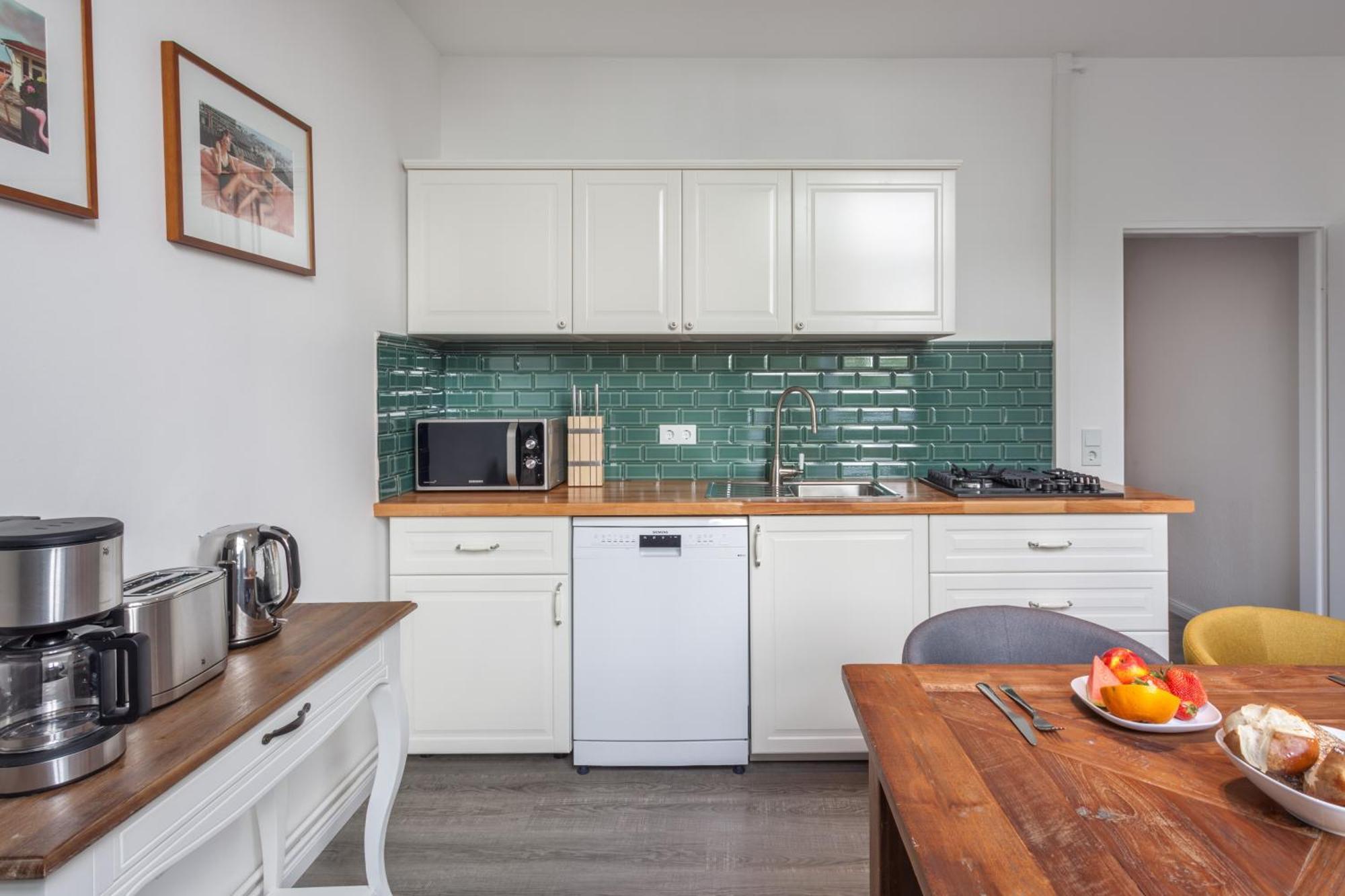 The Paul II - Stylish & Central 3 Bedroom Apartment, Group & Family Friendly, 4- 6 Guests — Photos 2